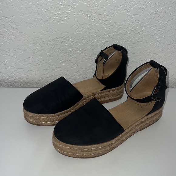 COPY - Naturalizer Black Platform Espadrilles - Picture 3 of 8